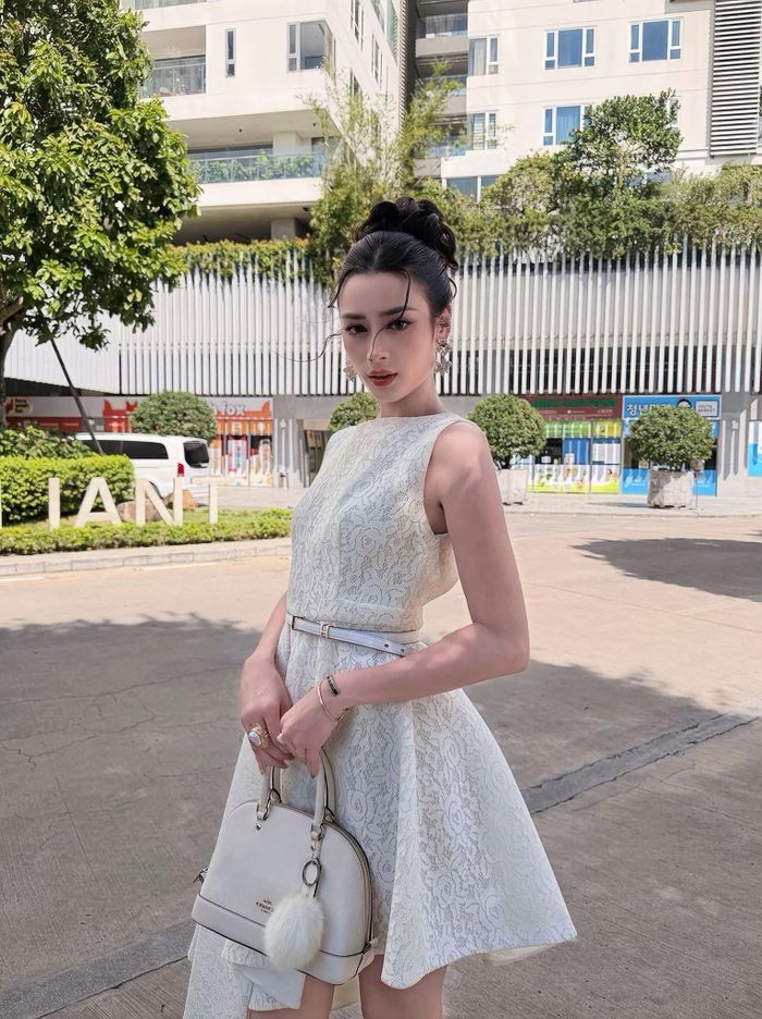 Hoa hậu Emoura Phạm và khoảnh khắc tự tin, tràn đầy năng lượng nhân ngày đầu tuần mới.