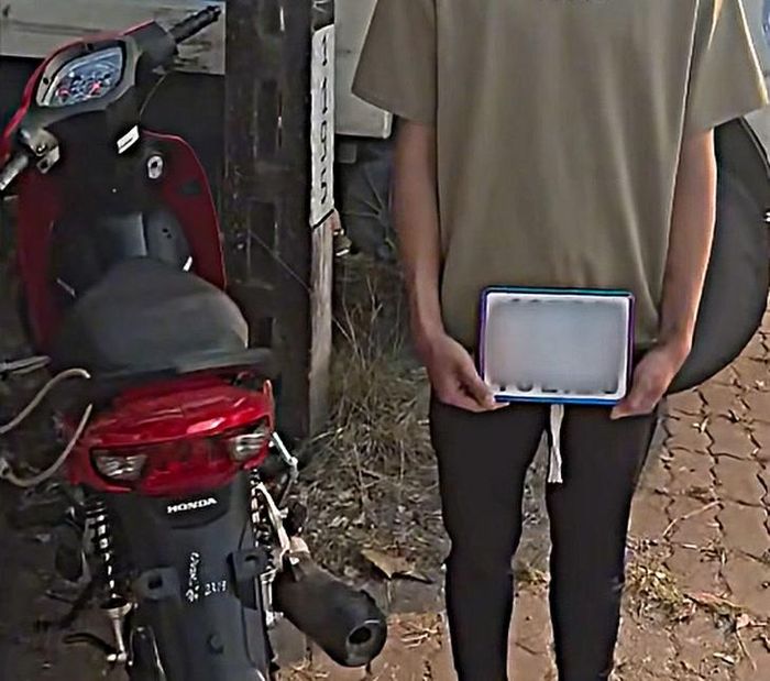 Tưởng tháo biển số có thể né camera, nam thanh niên 17 tuổi vẫn bị phát hiện chạy quá tốc độ, kéo theo loạt vi phạm. (Ảnh Phòng CSGT Bắc Ninh)