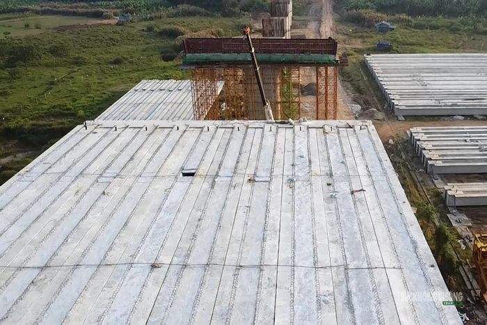 Khu vực đầu nhịp cầu đang được thi công, chuẩn bị kết nối với các nhịp tiếp theo. Ảnh: Tuấn Anh