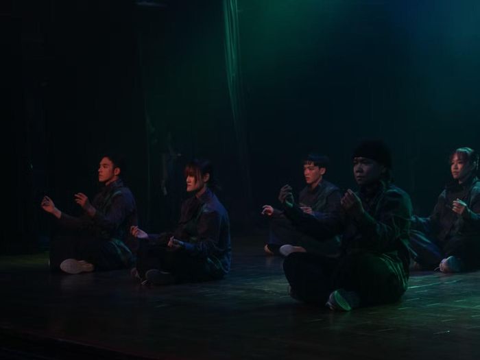 Khách mời THE ALCHEMIX trong chương cuối Vẹn. Ảnh: LCD Crewz.