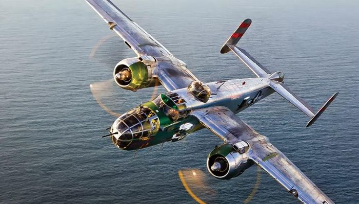 Ngày 18/4/1942, 16 chiếc B-25B cất cánh từ tàu sân bay USS Hornet dưới sự chỉ huy của trung tá James Doolittle.