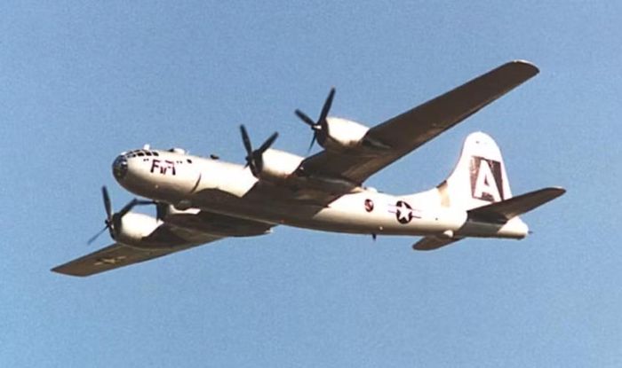 Bước ngoặt xuất hiện khi Mỹ chiếm được quần đảo Marianas giữa năm 1944. Saipan, Guam và đặc biệt Tinian có vị trí thuận lợi hơn nhiều.