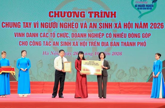 Ngân hàng Agribank ủng hộ 10 tỷ đồng chung tay vì người nghèo và an sinh xã hội của Thủ đô.