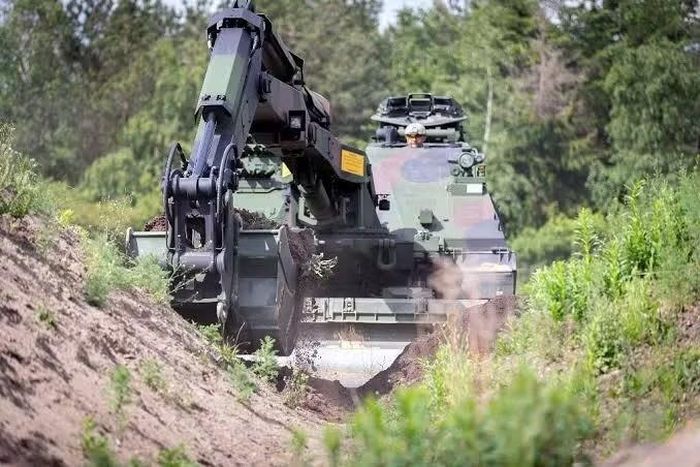 Giới chức quân sự Hà Lan nhấn mạnh rằng kinh nghiệm chiến trường Ukraine đã chứng minh sự cần thiết phải có các phương tiện mới để trực tiếp khắc phục những trở ngại về kỹ thuật trong điều kiện chiến đấu.