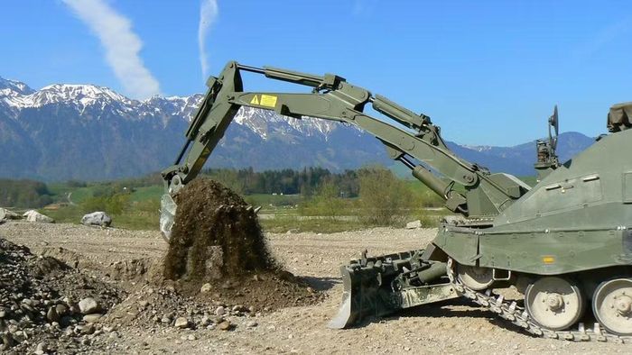 Ban đầu Quân đội Hà Lan đã xem xét khả năng hiện đại hóa những chiếc Kodiak như một phần của gói Nâng cấp Giữa vòng đời (MLU), nhưng họ đã từ bỏ phương án này do độ phức tạp về kỹ thuật và thời gian thực hiện kéo dài.