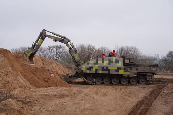 AEV 3 Kodiak là một loại xe công binh bọc thép, được nghiên cứu phát triển bởi Công ty Rheinmetall của Đức phối hợp với RUAG của Thụy Sĩ, phương tiện này sử dụng khung gầm xe tăng Leopard 2.