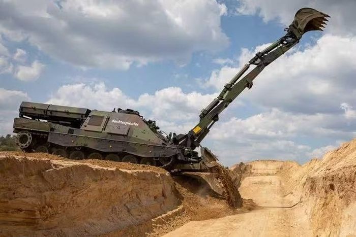 Kodiak được thiết kế để tạo lối đi trong bãi mìn, vượt qua chướng ngại vật, hỗ trợ các vị trí phòng thủ và thực hiện công tác san lấp mặt bằng. Năm 2014, Hà Lan đã nhận được 10 chiếc xe loại này cho các đơn vị công binh của mình.