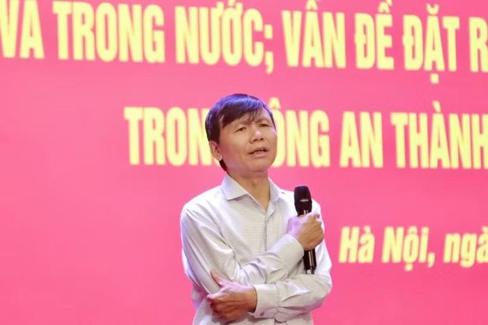 Đại sứ, PGS.TS. Đặng Đình Quý, Nguyên Thứ trưởng Bộ ngoại giao nói chuyện chuyên đề tại Công an Hà Nội