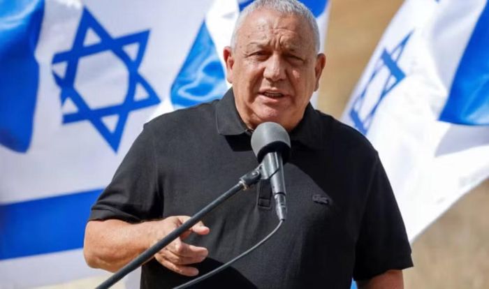 Về an ninh, ông Eisenkot có nhiều điểm tương đồng với ông Netanyahu. Ông ủng hộ các chiến dịch quân sự của Israel tại Gaza, Lebanon và Iran.