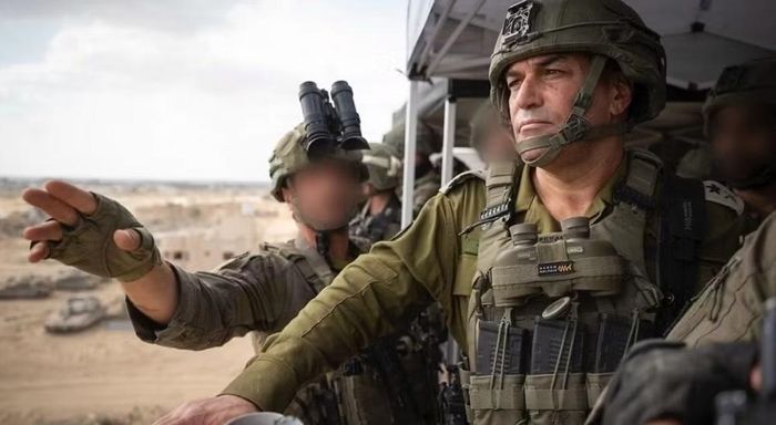 Ông yêu cầu thảo luận kỹ hơn, đồng thời đề nghị Thủ tướng Netanyahu ký văn bản xác nhận thẩm quyền pháp lý đối với chiến dịch.