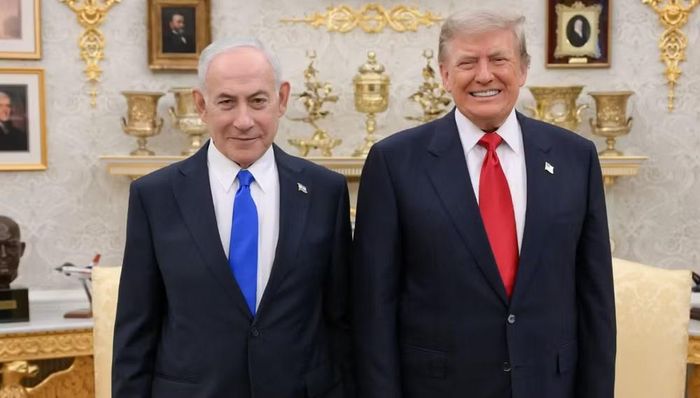 Khi được hỏi về phát biểu của ông Netanyahu, Phó phát ngôn viên Nhà Trắng Anna Kelly dẫn lời ông Trump nhận định Iran đang ở tình trạng rất tồi tệ cả về kinh tế lẫn quân sự. Bà khẳng định Mỹ sẽ không tấn công Iran trước cuộc bầu cử giữa nhiệm kỳ.