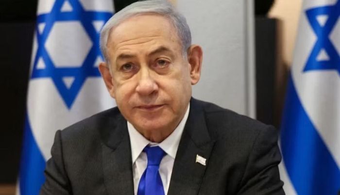 Ông Netanyahu cũng nhắc lại tuyên bố đã chỉ đạo cơ quan tình báo Mossad và Lực lượng Phòng vệ Israel (IDF) tìm cách lật đổ chính quyền Iran, cho rằng đây là cách duy nhất để chấm dứt mối đe dọa mà Tehran đặt ra.