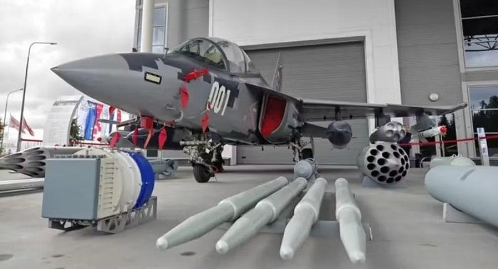 Yak-130M có khả năng tuần tra bầu trời ở tốc độ mà các tiêm kích hạng nặng không thể đạt được và đánh chặn máy bay không người lái tấn công lớn nhưng di chuyển chậm.
