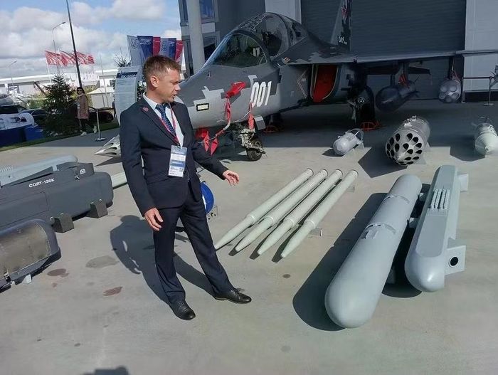 Theo Tập đoàn công nghệ nhà nước Rostec, cải tiến quan trọng nhất của máy bay là việc lắp đặt cho nó hệ thống phòng vệ chủ động (APS) có tên gọi President-S130.