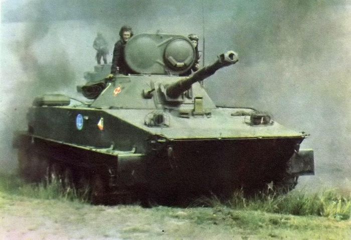 Lần đầu tiên xe tăng lội nước PT-76 tham chiến là tại Hungary vào tháng 10-11/1956, chúng nằm trong đội hình đơn vị trinh sát thuộc Sư đoàn Cơ giới Cận vệ số 2 của Quân khu Carpathia.