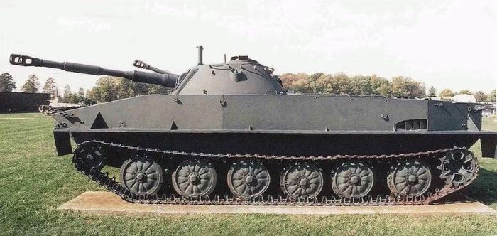 Năm 1959, phiên bản PT-76B với hệ thống ổn định hai mặt phẳng cho pháo ra đời, mang lại khả năng tác xạ chính xác hơn, dây chuyền sản xuất tiếp tục cho đến năm 1967.