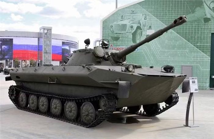 PT-76 sau đó được sử dụng trong Chiến tranh Ấn Độ - Pakistan năm 1965. Tại Việt Nam, chúng được triển khai trên địa hình hiểm trở để thay thế T-54 và Type 59. Bề mặt nghiêng của lớp giáp trước khiến nó rất khó bị bắn hạ bởi súng chống tăng M72 LAW do Mỹ chế tạo.