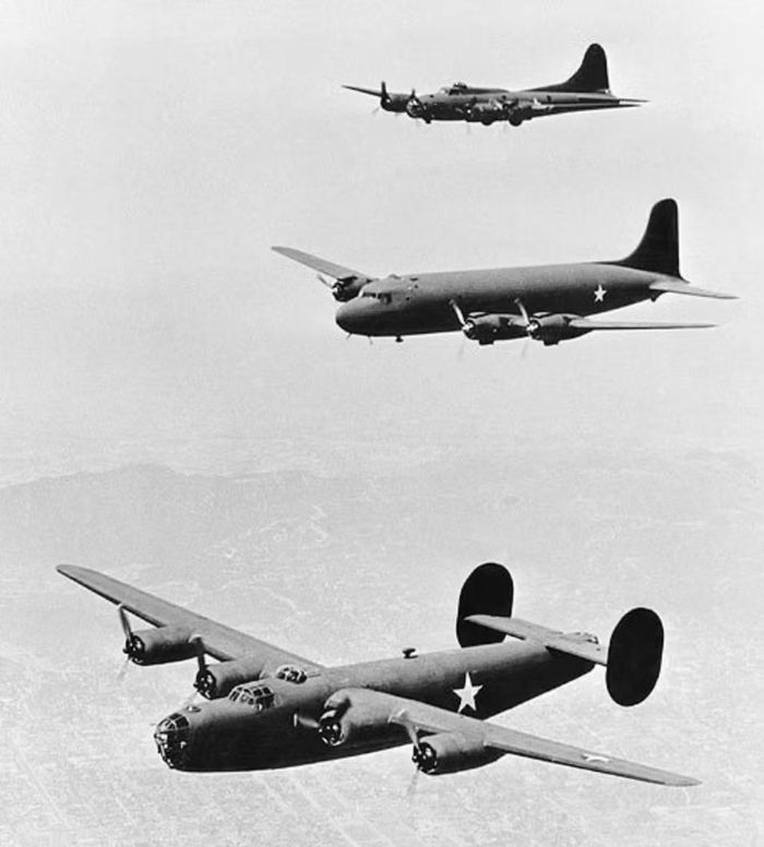Khi Consolidated phát triển B-24 vào cuối thập niên 1930, mục tiêu là tạo ra một loại máy bay có tầm hoạt động dài, tốc độ cao và khả năng mang tải trọng lớn.