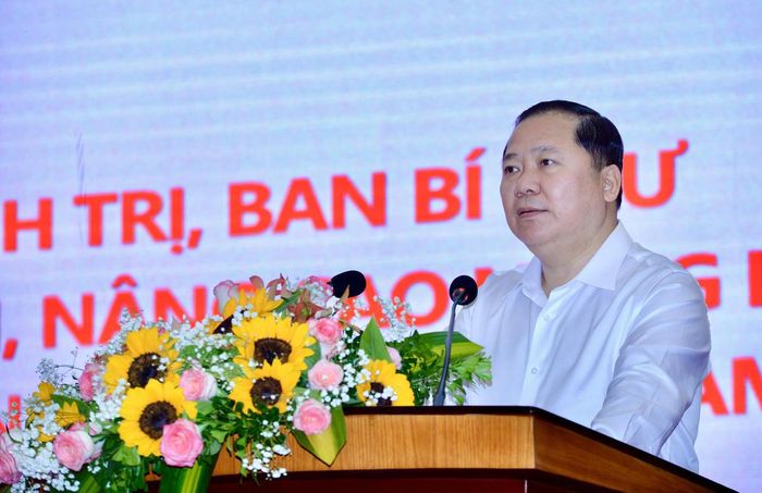 Ông Nguyễn Phi Long, Ủy viên Trung ương Đảng, Phó Bí thư Thường trực Đảng ủy Dân vận, Mặt trận và các đoàn thể Trung ương, Phó Chủ tịch UBTƯ MTTQ Việt Nam phát biểu khai mạc hội nghị.