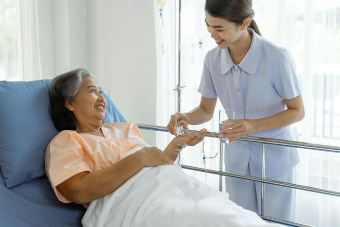 Người trưởng thành có nguy cơ trung bình nên bắt đầu tầm soát ung thư đại trực tràng từ 45 tuổi. Ảnh: Magnific.