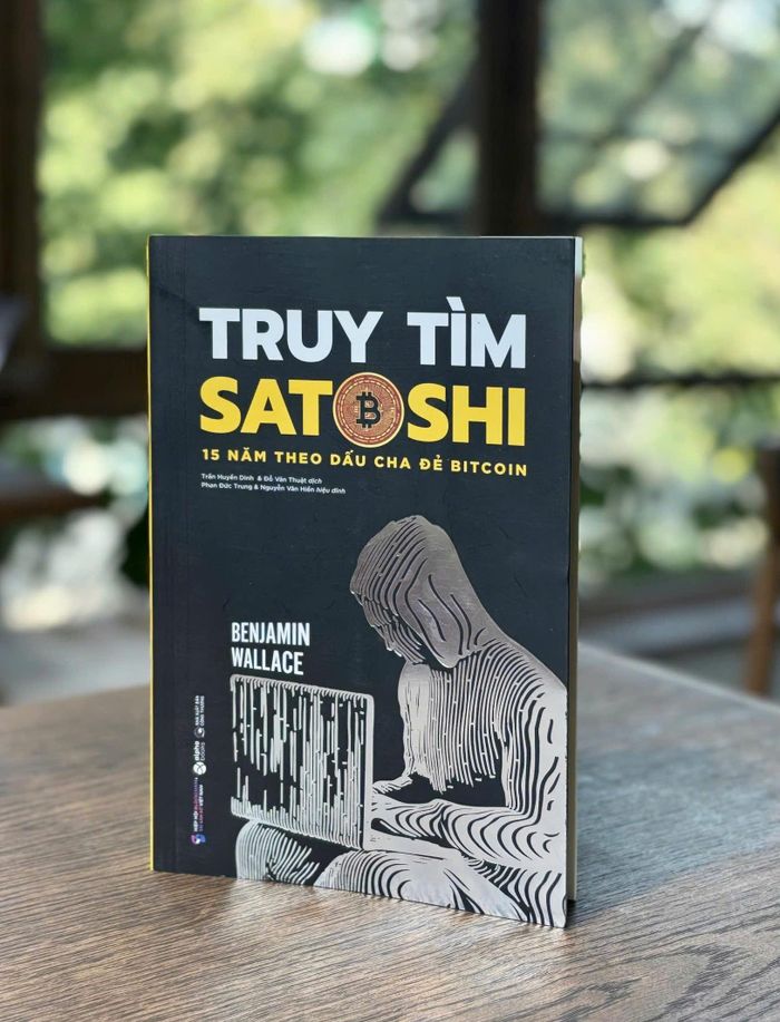  Cuốn sách Truy tìm Satoshi - 15 năm theo dấu cha đẻ Bitcoin”, nhà báo Benjamin Wallace. Ảnh: Alphabooks.