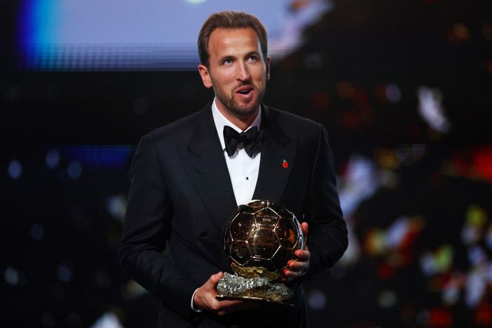  Đặc biệt, Kane dành lời cảm ơn cho các đồng đội tại Bayern Munich. Anh khẳng định thành công cá nhân sẽ không thể có được nếu thiếu sự hỗ trợ, cạnh tranh và thúc đẩy từ tập thể. "Không có các bạn và phần còn lại của đội bóng, điều này sẽ không thể xảy ra", Kane chia sẻ. 