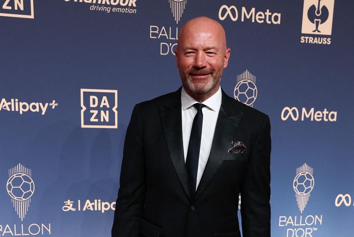  Huyền thoại Alan Shearer góp mặt trong ngày vui giành Quả bóng vàng của đàn em đồng hương Harry Kane. Shearer đã dự đoán đúng từ trước rằng Kane sẽ là người thắng giải năm nay nhờ phong độ bùng nổ tại Bayern Munich và tuyển Anh. 