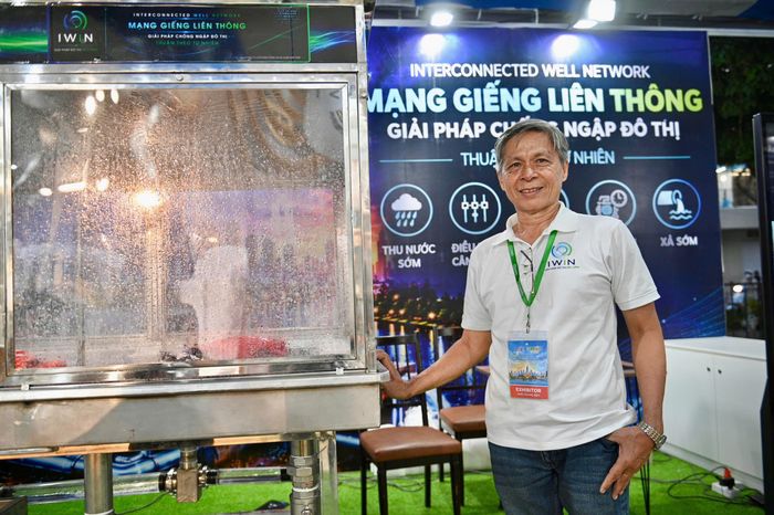  Đây là sản phẩm do ông Nguyễn Văn Khỏe, Giám đốc Công ty Nhiệt Mặt Trời nghiên cứu, đề xuất. Theo ông, giải pháp đòi hỏi kinh phí lớn cho công nghệ đào hầm. Vì vậy, ông đề xuất TP.HCM thí điểm tại các điểm thường xuyên ngập cục bộ, đánh giá hiệu quả trước khi nhân rộng và phân kỳ đầu tư theo thời gian. 