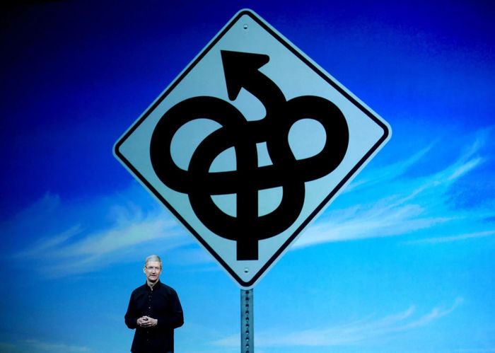 Tim Cook từng so sánh MacBook cảm ứng giống như kết hợp máy nướng bánh mì với tủ lạnh. Ảnh: Bloomberg.
