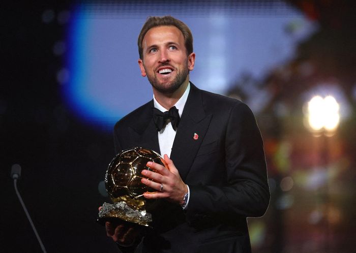 Kane nhận giải Quả bóng vàng 2026 ngày 26/10 tại London Palladium. Ảnh: Matthew Childs/Reuters.