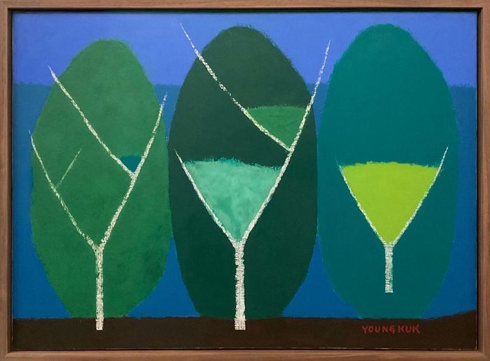  Tác phẩm Trees (1981) của Yoo Youngkuk trong phần Friendscape thể hiện cách khám phá phong cảnh thông qua nghệ thuật trừu tượng. Đối với Yoo Youngkuk, thiên nhiên không phải là đối tượng để chinh phục, mà là một cõi thiêng liêng đầy bí ẩn và tráng lệ. Do đó, ông sử dụng tư duy hình học hóa để làm cho bức tranh phong cảnh trở nên "ngăn nắp", đồng thời sử dụng kết hợp gam màu rực rỡ, có độ bão hòa cao để làm nổi bật những liên tưởng đến tâm linh. Ảnh: SFMOMA. 