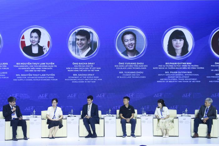 Các chuyên gia và nhà hoạch định chính sách đưa ra nhiều giải pháp nhằm liên kết các quốc gia trong khu vực. Ảnh: Duy Hiệu.