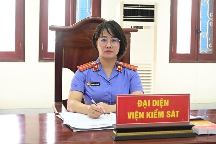  Đại diện VKSND khu vực 4 tại phiên tòa. 