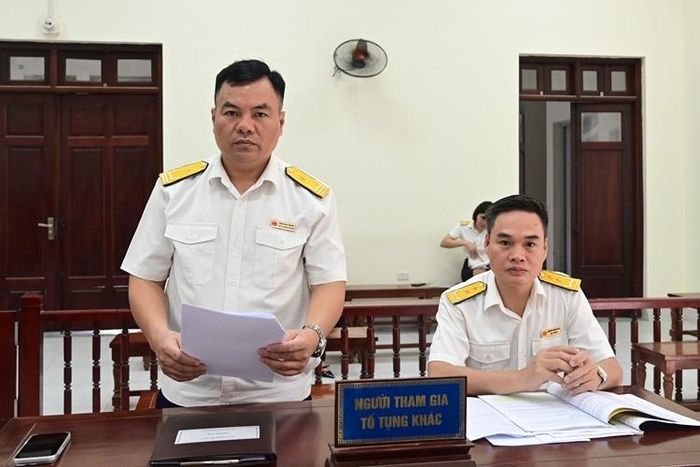  Đại diện Thuế Cơ sở 8 (TP Hà Nội) trình bày quan điểm tại phiên tòa. 