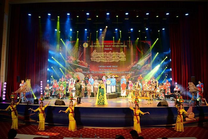 Phần thi được khép lại với hòa tấu “Khúc giao hòa ngày mới”