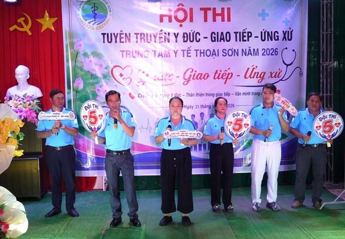 Phần thi chào hỏi tuyên truyền y đức, giao tiếp và ứng xử