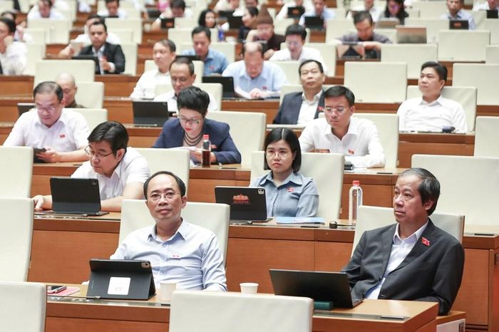 Các đại biểu dự phiên thảo luận sáng 27.10