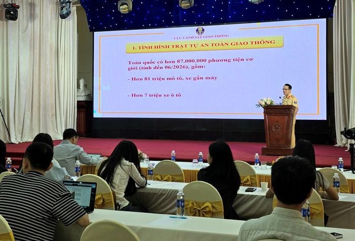 Đại tá Nguyễn Quang Nhật, Trưởng phòng Hướng dẫn, tuyên truyền, điều tra, giải quyết tai nạn giao thông, Cục Cảnh sát giao thông (Bộ Công an), cập nhật chủ trương, chính sách và quy định pháp luật về bảo đảm trật tự, an toàn giao thông năm 2026