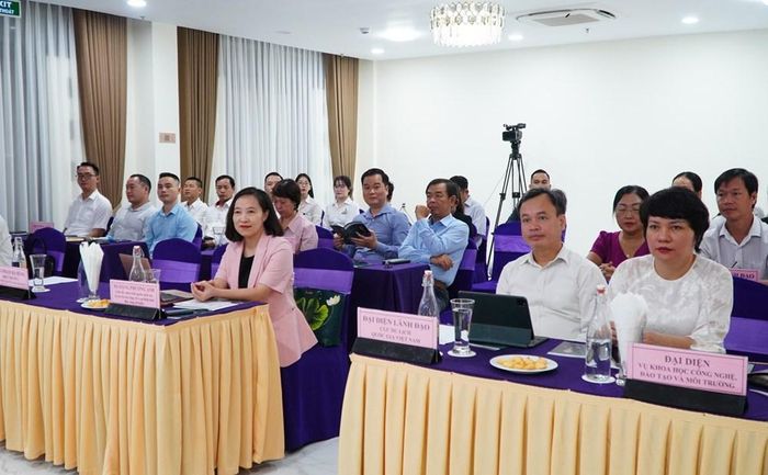 Các đại biểu và học viên dự chương trình khai giảng. Ảnh: S.Thùy