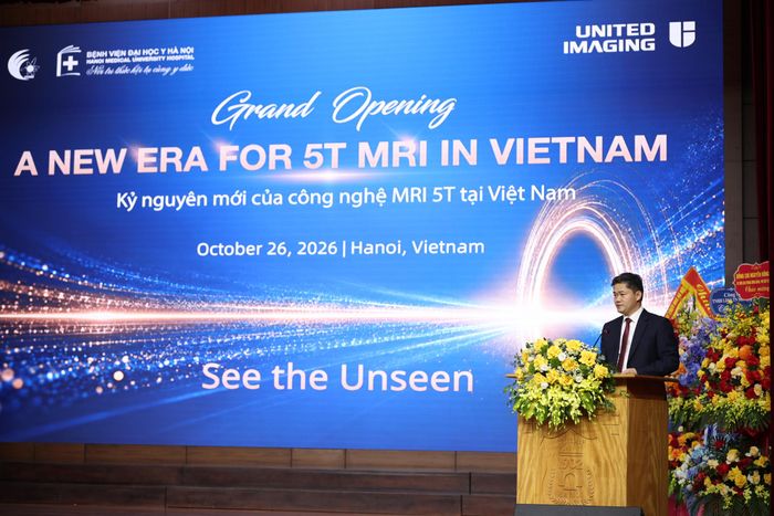 Thứ trưởng Thường trực Bộ Y tế Vũ Mạnh Hà phát biểu tại buổi khai trương hệ thống MRI 5 Tesla (T).