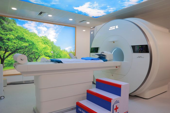 Buổi khai trương hệ thống cộng hưởng từ siêu từ lực MRI 5 Tesla (5T) tại Bệnh viện Đại học Y Hà Nội.