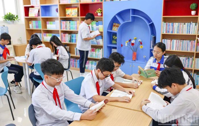 Học sinh học tại thư viện trường học (Ảnh: ĐẠI THẮNG)