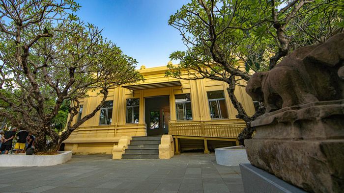 Tại Bảo tàng điêu khắc Chăm Đà Nẵng, không gian triển lãm đa phương tiện “trong cuộn phim, khu rừng sống mãi” cũng đã được hoàn thành.