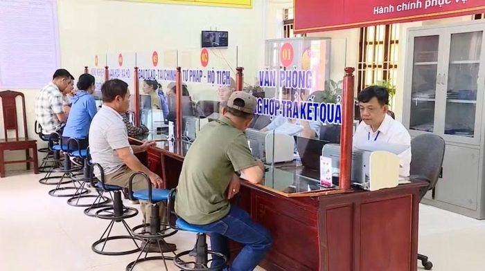 Xây dựng hệ thống dữ liệu hộ tịch điện tử góp phần giảm thủ tục cho người dân.