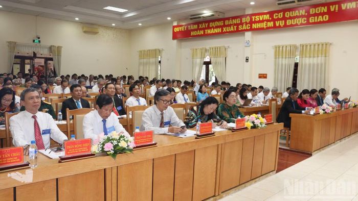 Các đại biểu tham dự đại hội. (Ảnh: HIỂN CỪ)
