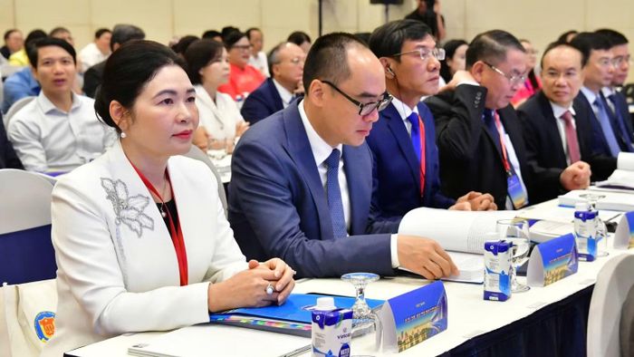 Các lãnh đạo, nguyên lãnh đạo Kiểm toán nhà nước dự Hội thảo. (Ảnh: N.Ý)