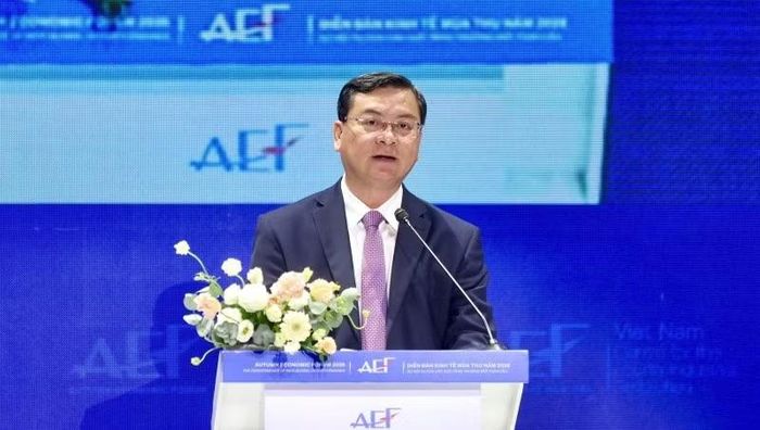 Ông Nguyễn Công Vinh, Phó Chủ tịch Ủy ban nhân dân Thành phố Hồ Chí Minh phát biểu tại phiên thảo luận. (Ảnh: HÙNG-TRIỀU)