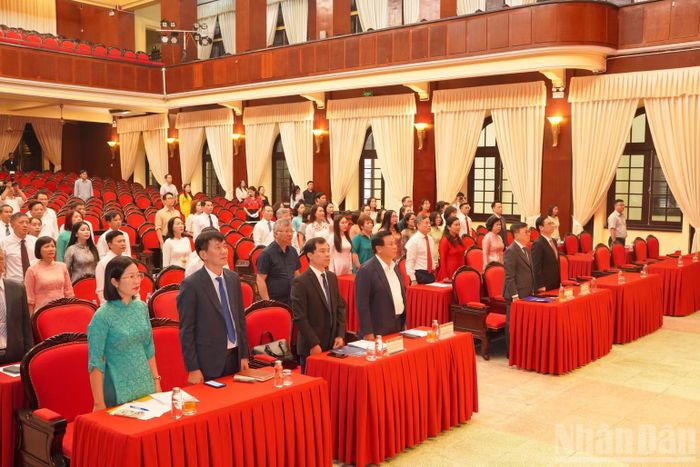 Đại hội thực hiện nghi lễ chào cờ. (Ảnh: HẢI ĐĂNG)