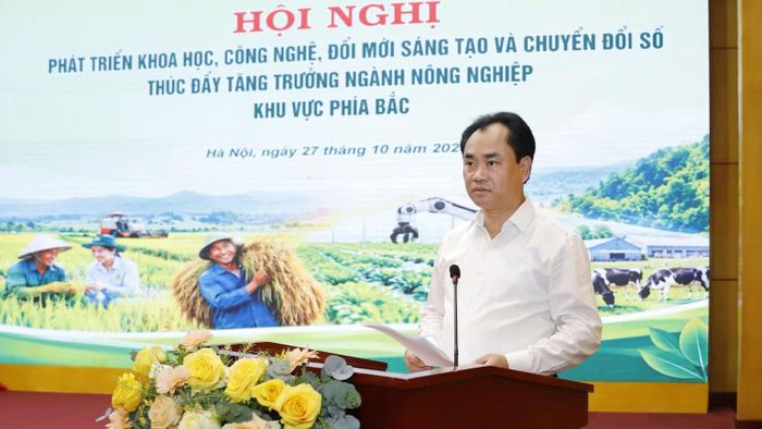 Bộ trưởng Nông nghiệp và Môi trường Trịnh Việt Hùng phát biểu tại hội nghị. (Ảnh: BẢO HÂN)