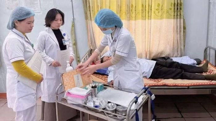 Thăm khám tại Bệnh viện da liễu thành phố Huế. (Ảnh: Bệnh viện Da liễu)